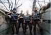 На фото в Грозном в апреле 1995 года фотокоры: Александр Ефремов и  Сергей Русанов, Михаил Ухабин и Олег Сидорчик (офицеры ОМОН)